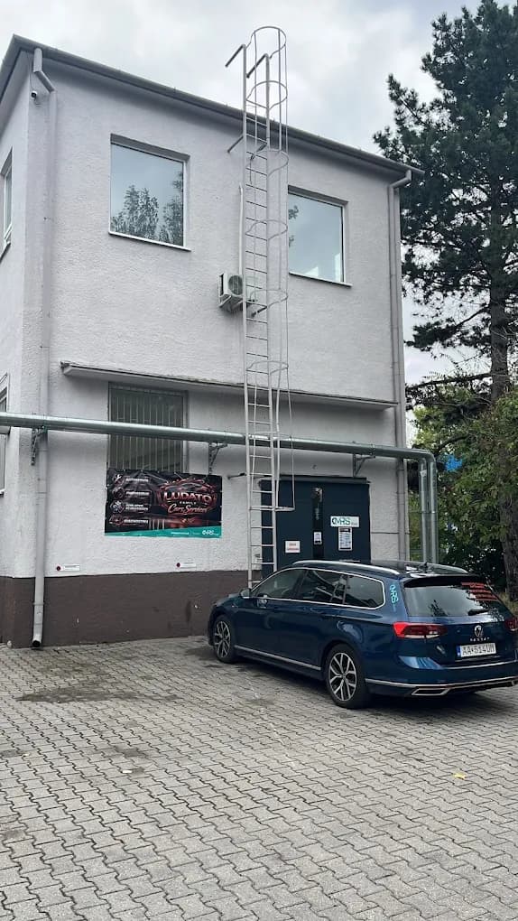 Vchod do prevádzky Ludato Family Autoservis