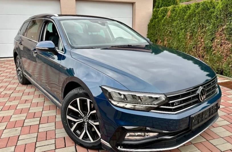 Modrý VW Passat Variant z roku 2022, náhradné vozidlo pre zákazníkov autoservisu Ludato Family v Bratislave